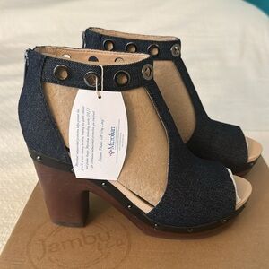 Never worn Denim heels by Jambu Size 8